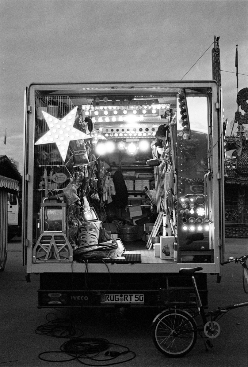 
          Some may be surprised that it took me so long to try out Kodak TMAX 400 in caffenol, but that’s how I am, always wanting to try out something new, something different. A friend of mine gave me a roll 
        