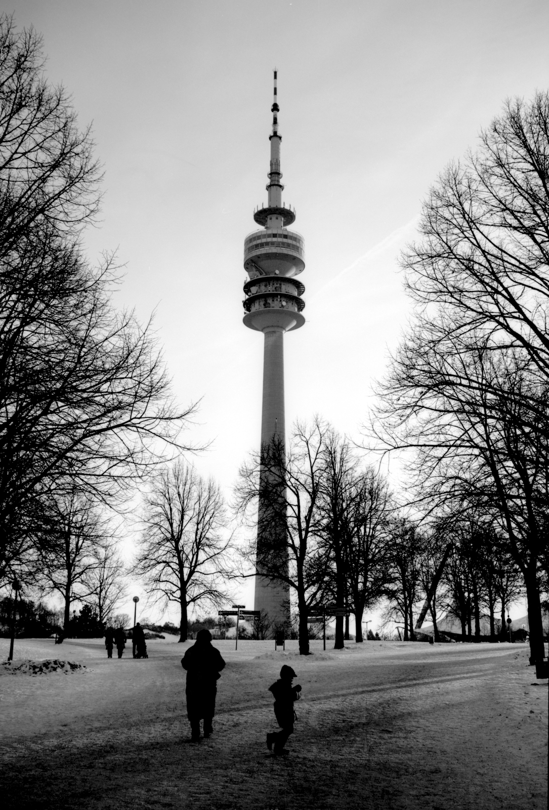 
          If you are looking for a (very) high resolution and (very) contrasty Black and white film, you have probably looked at Agfa Copex Rapid film already, but have not ordered it because it’s high price (a
        